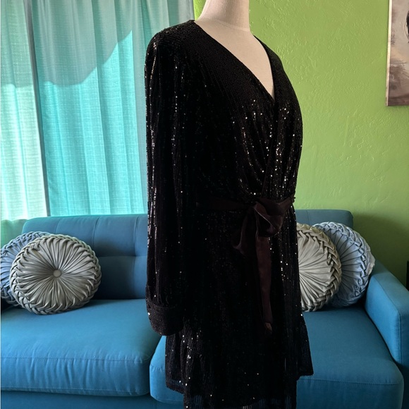 Holiday dress - Picture 9 of 10